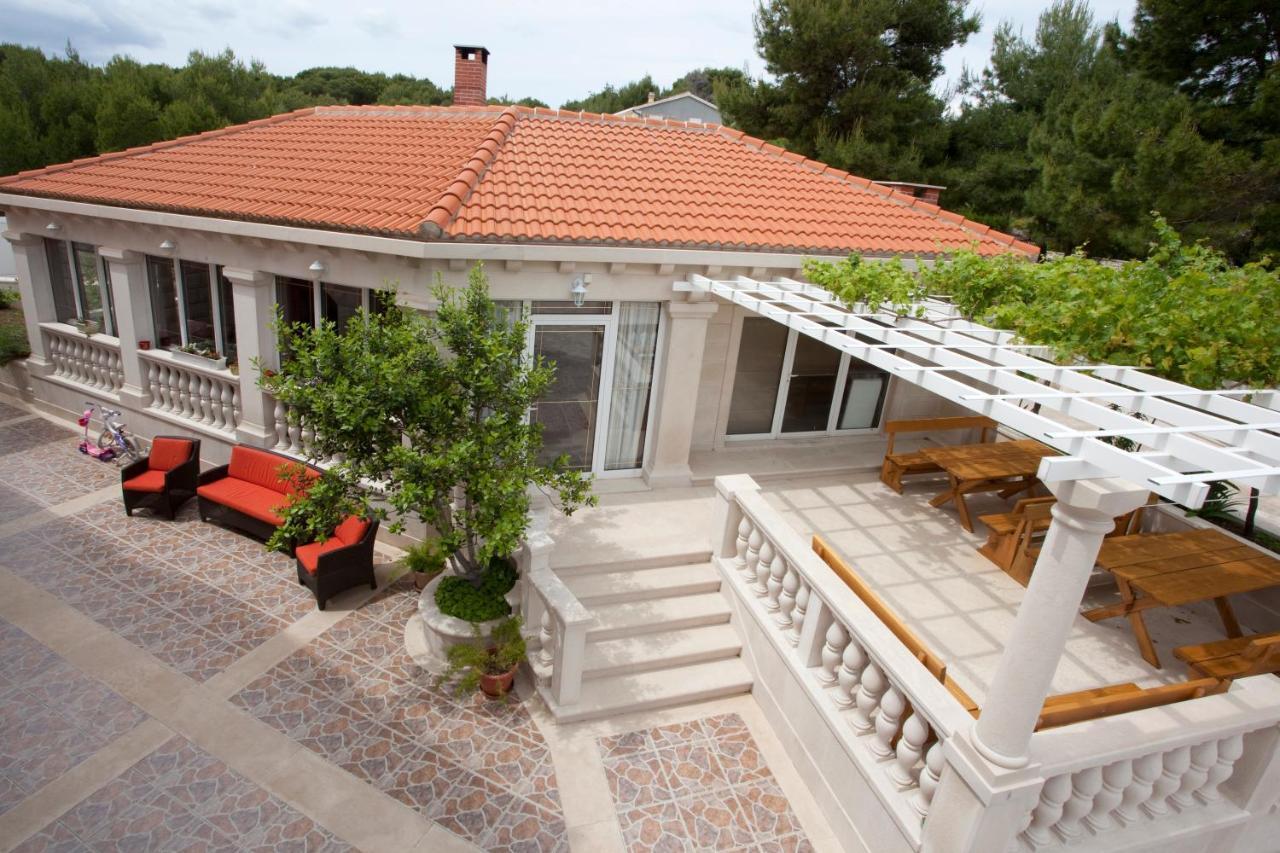 Apartments Barba Petra Dvori Sumartin Εξωτερικό φωτογραφία