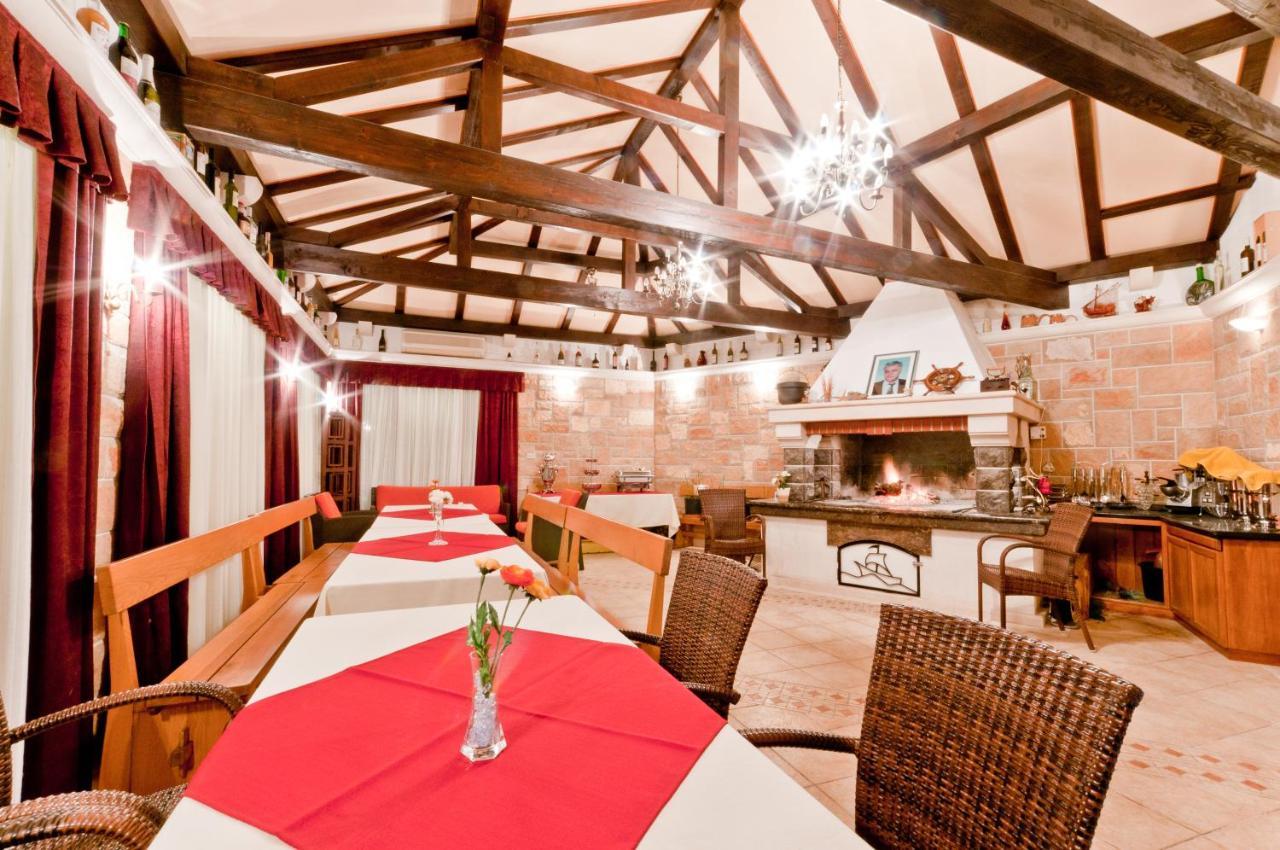 Apartments Barba Petra Dvori Sumartin Εξωτερικό φωτογραφία