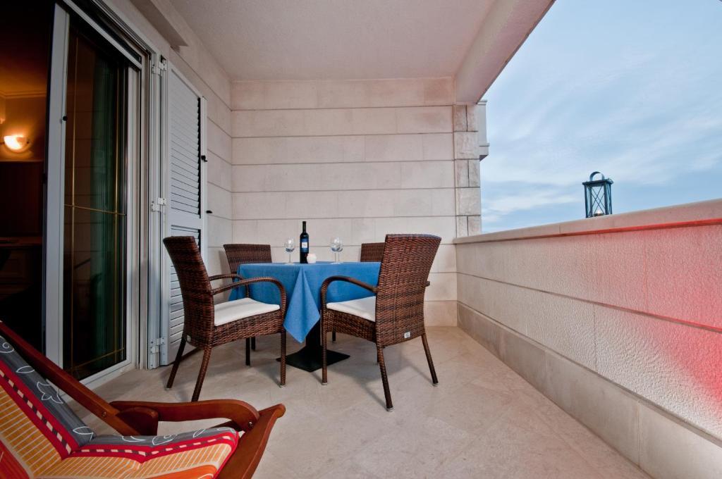 Apartments Barba Petra Dvori Sumartin Εξωτερικό φωτογραφία