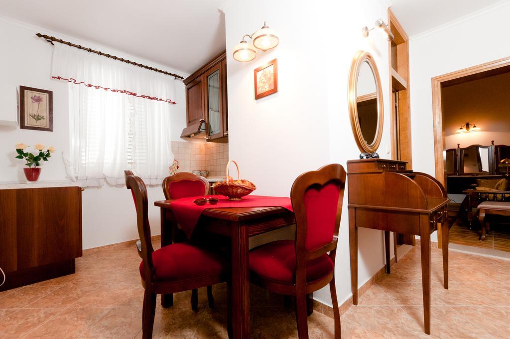 Apartments Barba Petra Dvori Sumartin Εξωτερικό φωτογραφία