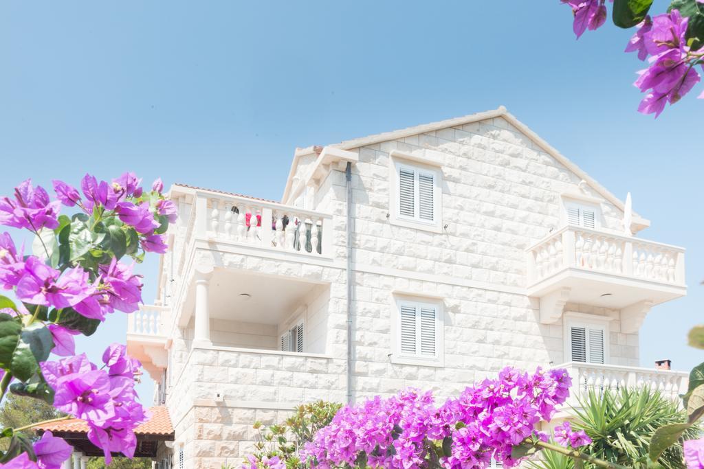 Apartments Barba Petra Dvori Sumartin Εξωτερικό φωτογραφία
