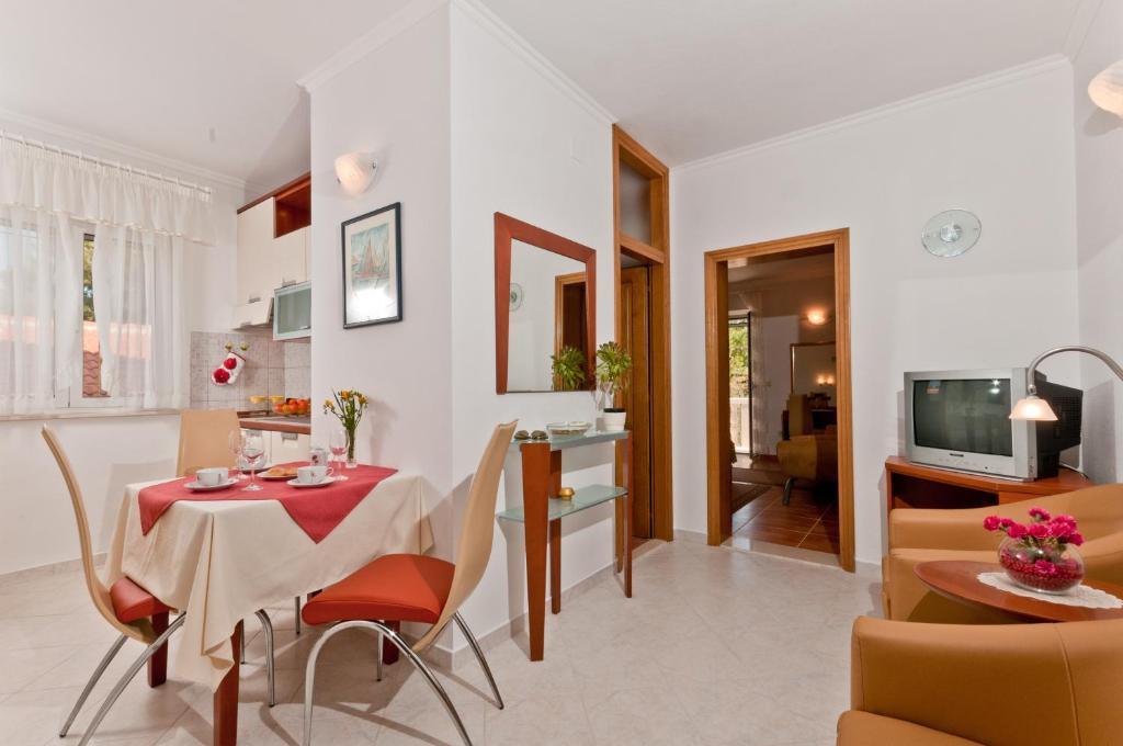 Apartments Barba Petra Dvori Sumartin Δωμάτιο φωτογραφία